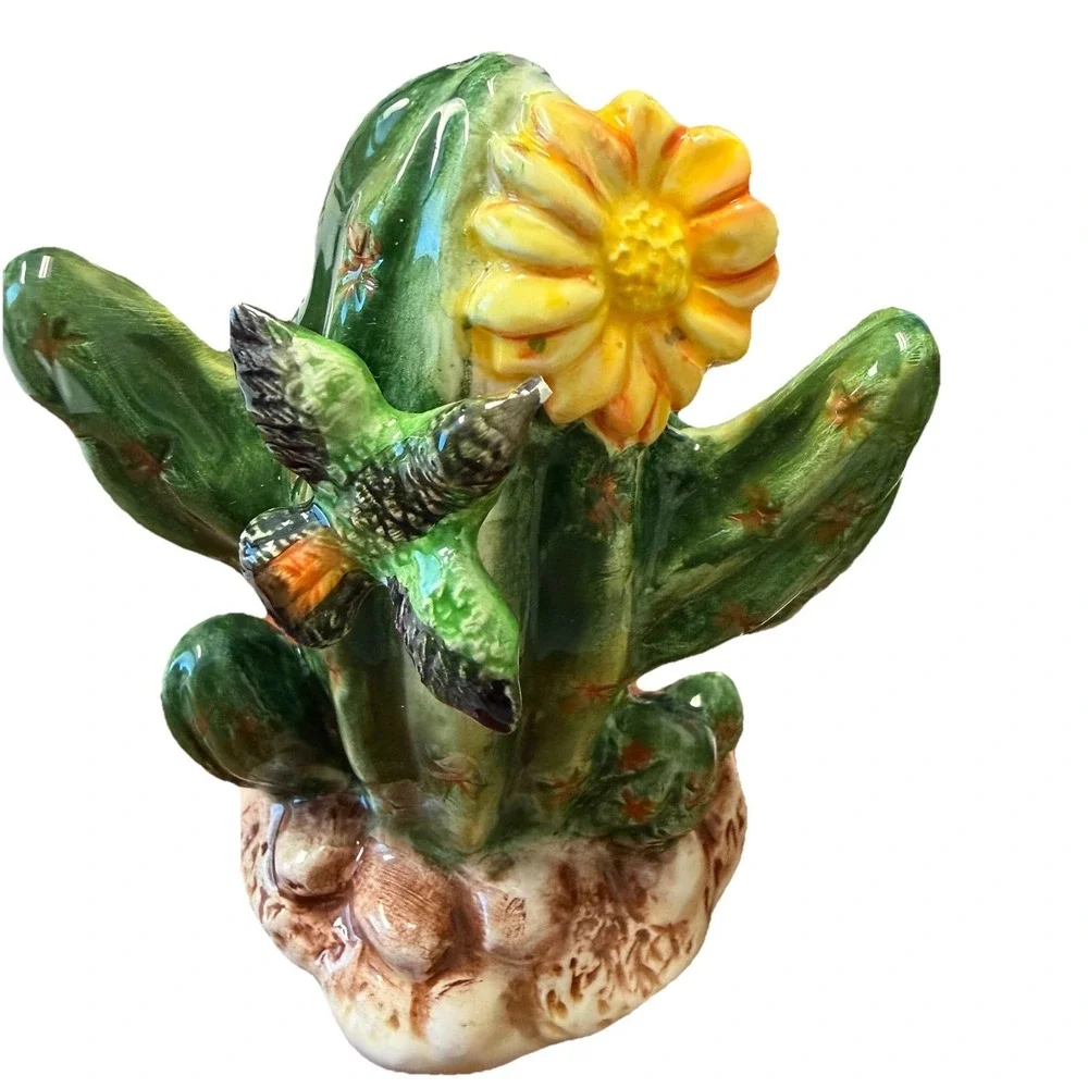 Vintage Cactus‎ Salt & Pepper Shakers Set Hummingbird Southwest Desert